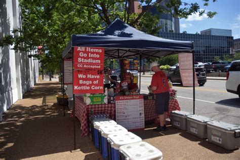 hot mail lady|St. Louis ‘hot dog lady’ : A 26.